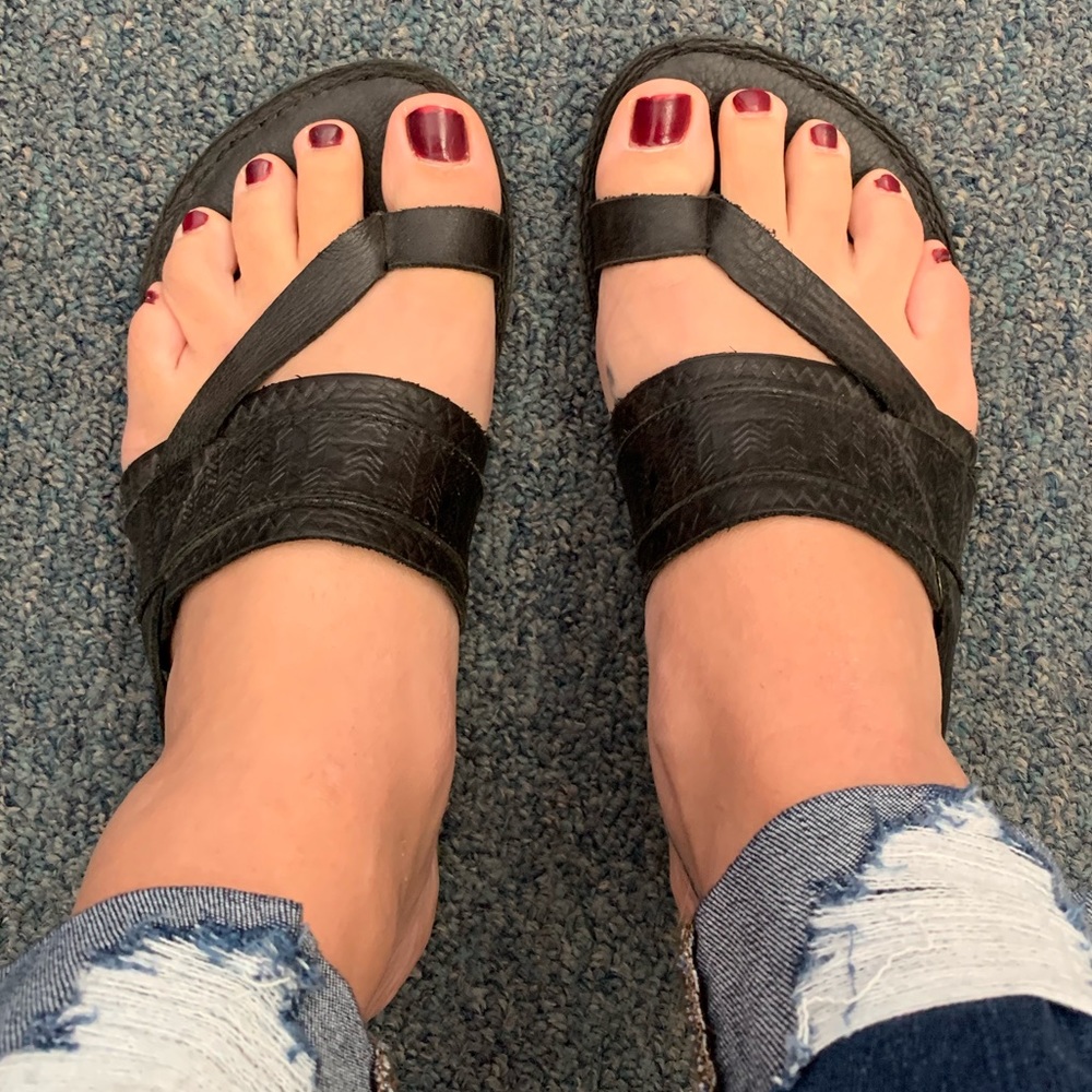 TOMS | Black Leather Emboss Women’s Isabela Sandal